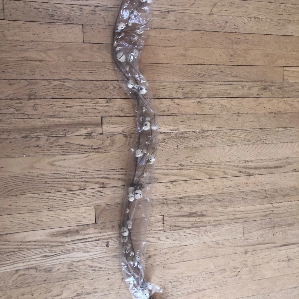 Christmas white jingle bell NWT garland 5ft